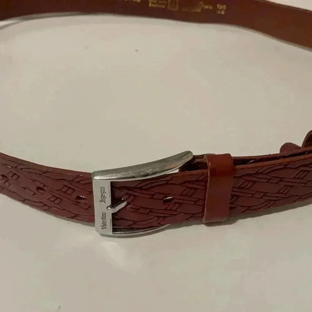 Valentino,beautiful classic belt excellent condition made of pure Italian leathe